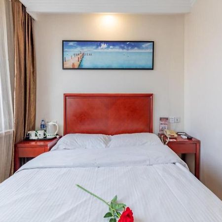 Greentree Inn Liaoning Dalian Development Zone Jinma Road Pedestrian Street Express Hotel מראה חיצוני תמונה