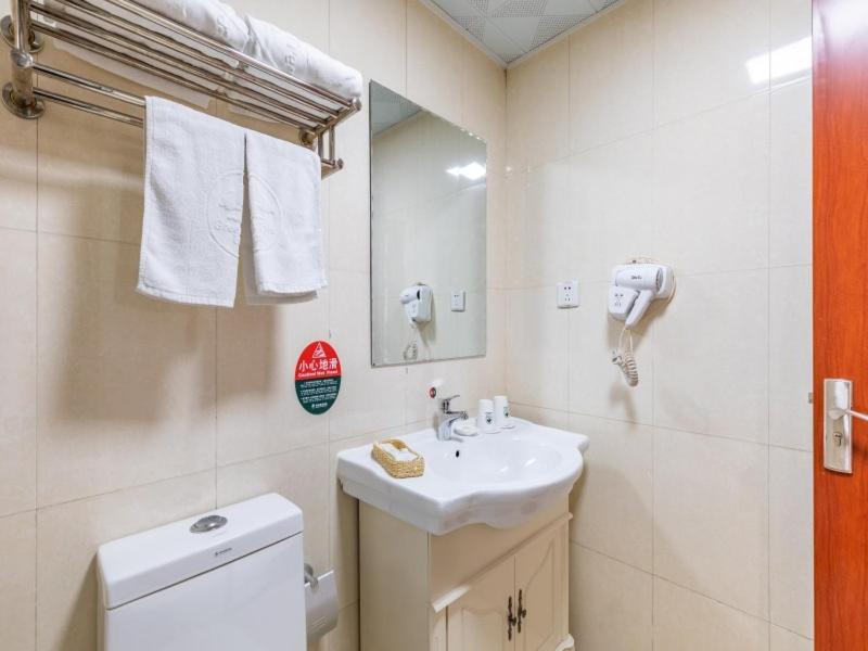 Greentree Inn Liaoning Dalian Development Zone Jinma Road Pedestrian Street Express Hotel מראה חיצוני תמונה